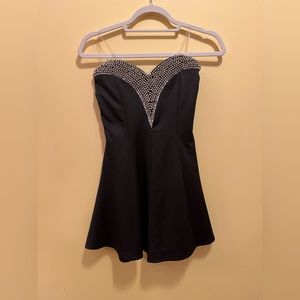 Adorable strapless dress!